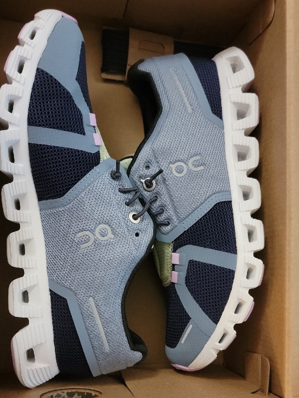 On Running Women's Cloud 5 Push Trainer In Cobble and Flint - Picture 2 of 5